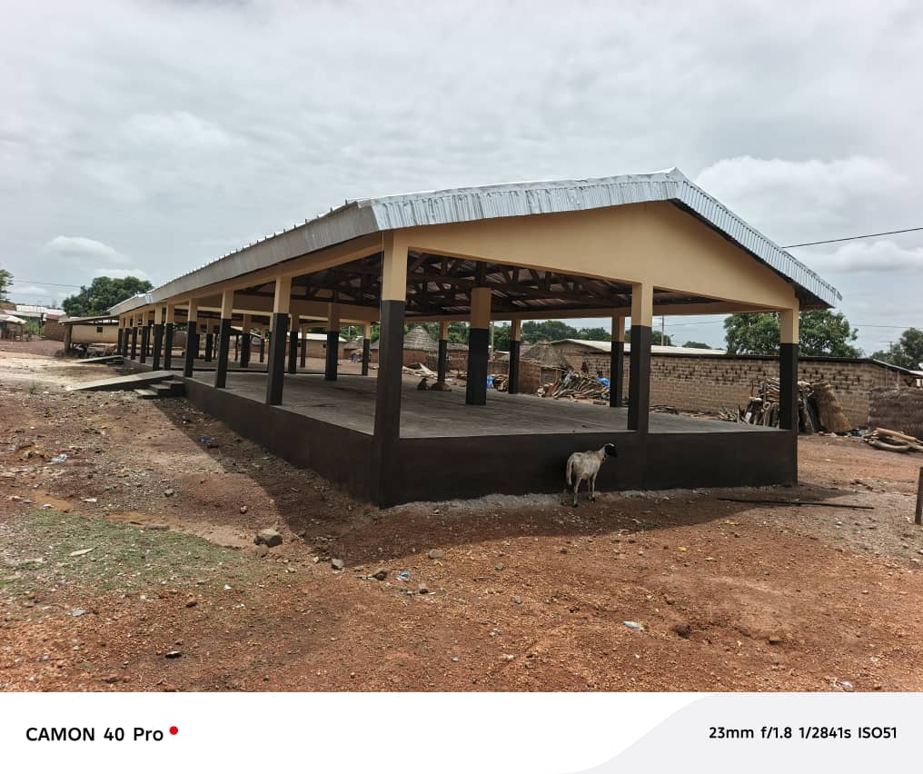 Projet COSO – Construction de hangars, magasins et latrines dans la région du Folon — vue 2