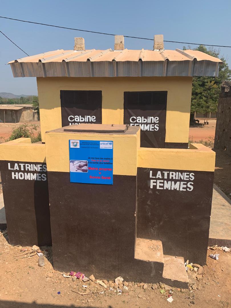 Projet UNICEF ROCHE – Construction de 9 blocs de latrines dans la région du Kabadougou — vue 1