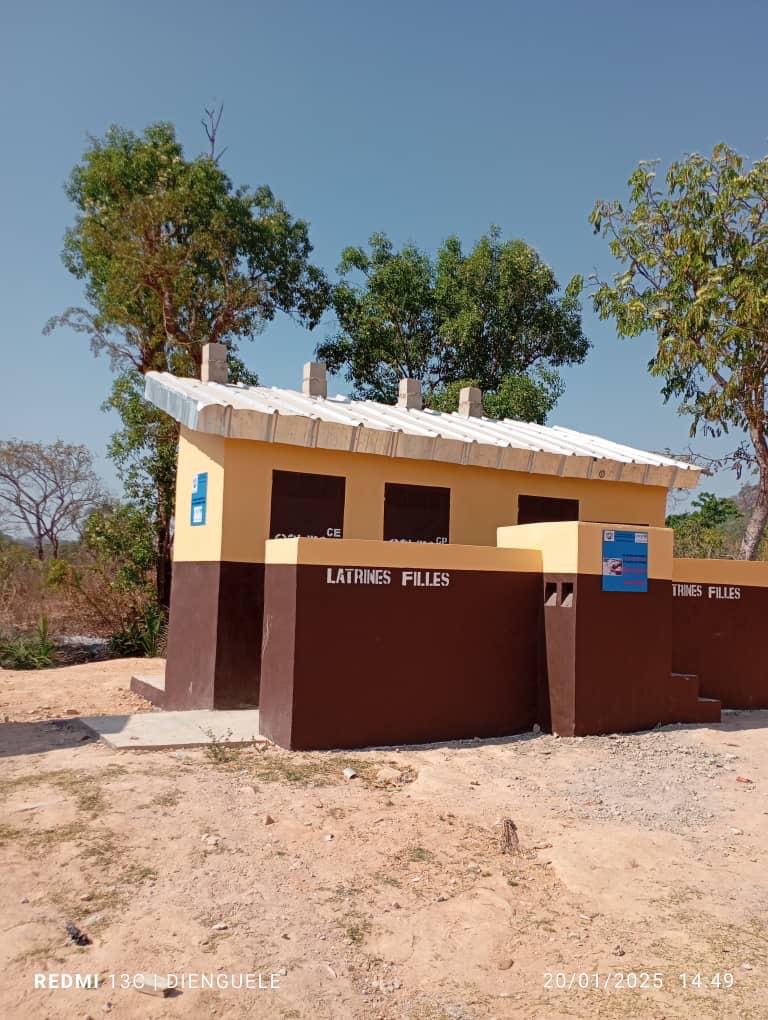 Projet UNICEF ROCHE – Construction de 9 blocs de latrines dans la région du Kabadougou — vue 4